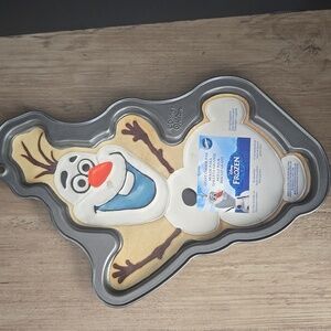 NWT Wilton Disney Frozen Olaf Giant Cookie Pan approx 12.5 inches x 8 inches